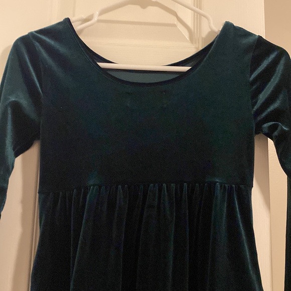 Old Navy long sleeve green velvet dress for girls size 8. - Picture 2 of 5